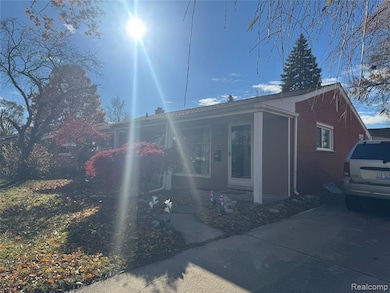 32075 Saint Annes Dr, Warren, MI 48092 - photo 3