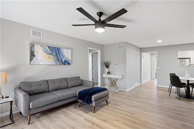 407 W 104th St unit A, Kansas City, MO 64114 - photo 4