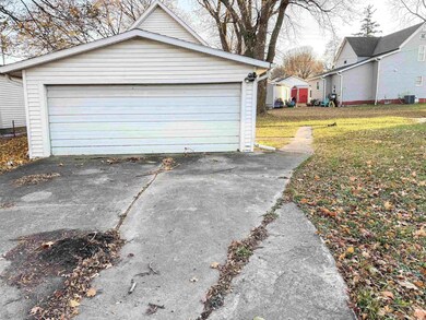 602 E Maple St, Hubbard, IA 50122 - photo 4