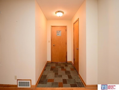 2728 S 44th St, Lincoln, NE 68506 - photo 3