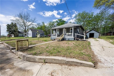 514 S 4th St, Neodesha, KS 66757 - photo 3