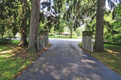 Private driveway entry