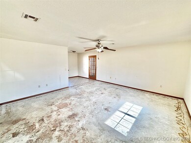 1103 E Kaniatobe Ln, Stigler, OK 74462 - photo 3