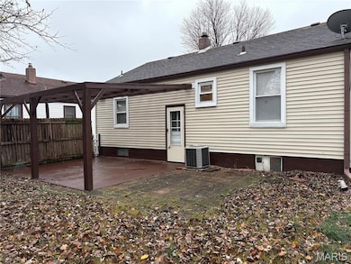 43 Connolly Dr, Saint Louis, MO 63135 - photo 2