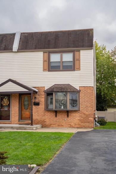 7 Lawnton Terrace W, Glenolden, PA 19036 - photo 2