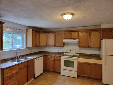 32 Clinton St, Milo, ME 04463 - photo 4