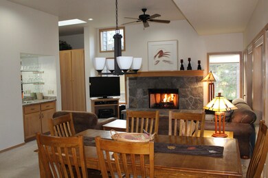 6-Livngroom-fireplace