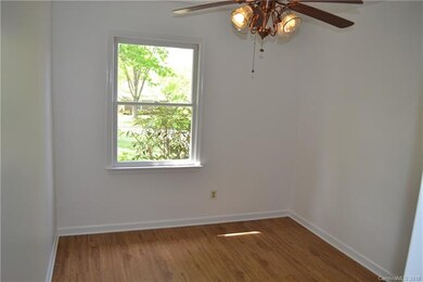 217 Scottlynn Dr, Asheville, NC 28806 - photo 7