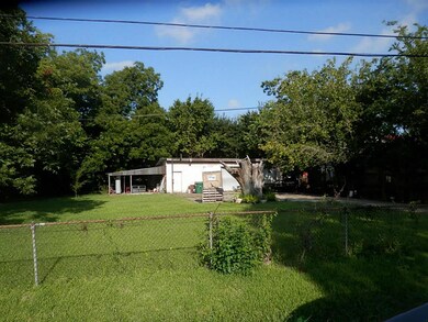 317 E Rogers St unit 2, Houston, TX 77022 - photo 2