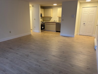 Longview Village Condominiums unit 34, Waterford, CT 06385 - photo 2