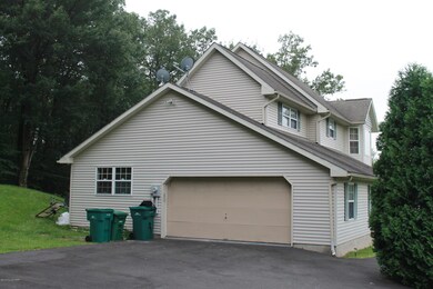 2260 Mountain Laurel Dr, Effort, PA 18330 - photo 3