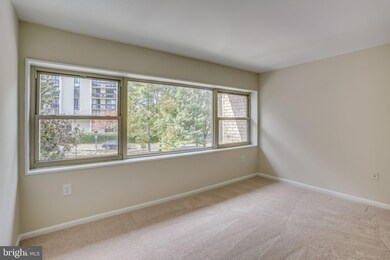 39 Canterbury Square unit 302, Alexandria, VA 22304 - photo 5