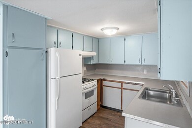 05-Kitchen_ELI02661-2-HDR-Edit