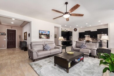 Entry Foyer & Gr Room