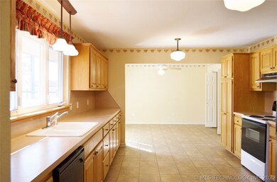 210 E Duncan St, Jenks, OK 74037 - photo 2