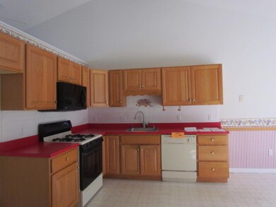 44 Norfolk St unit 3, Hampstead, NH 03841 - photo 2