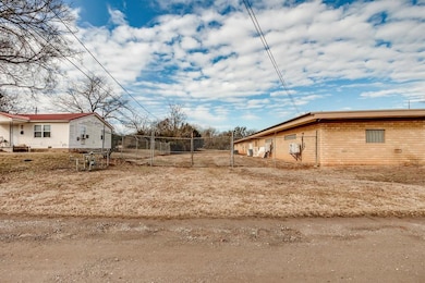 402 W Highland St, Tecumseh, OK 74873 - photo 4