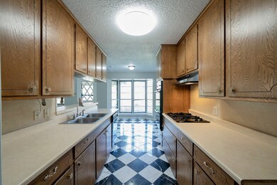 2714 Tallow St, Alvin, TX 77511 - photo 4