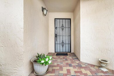 6100 Manchester Ln, Davie, FL 33331 - photo 5