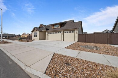 4445 SW Coyote Ave, Redmond, OR 97756 - photo 2