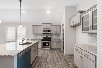 13757 Lago Vista Ave, Horizon City, TX 79928 - photo 3