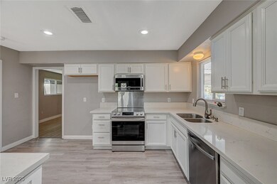 3834 S Sandhill Rd, Las Vegas, NV 89121 - photo 6