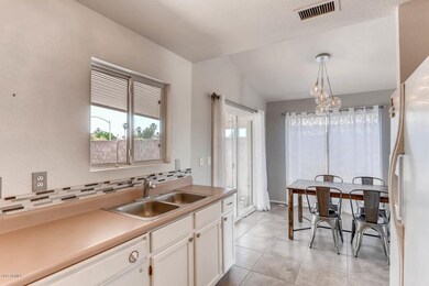 5028 e colby Mesa AZ 85205 USA-large-009