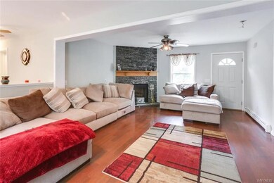 Living Room/Fireplace