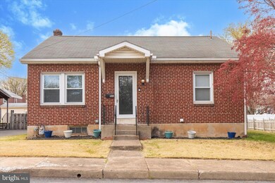 205 Bernhart Ave, Reading, PA 19605 - photo 2