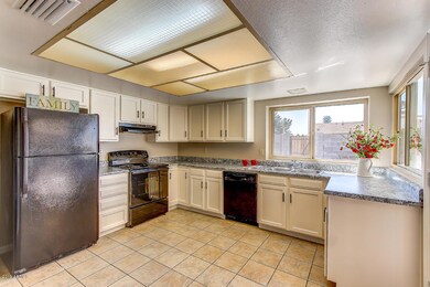 Bright Kitchen!
