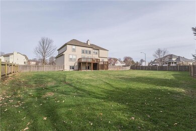 605 Roanke Dr, Raymore, MO 64083 - photo 4