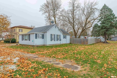 400 N Logan St, New Holland, IL 62671 - photo 2