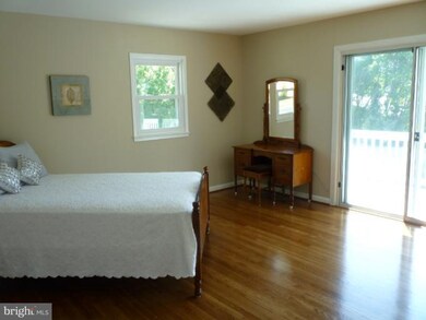 1015 Country Club Dr NE, Vienna, VA 22180 - photo 5