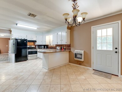 211 Byng Dr, Ada, OK 74820 - photo 6