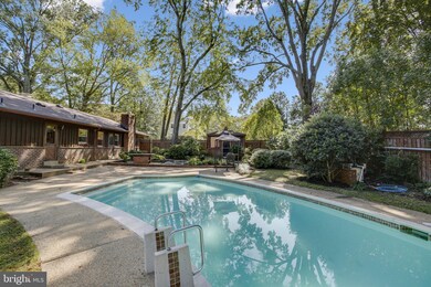 8920 Vernon View Dr, Alexandria, VA 22308 - photo 4