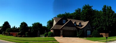 Super large yard,  mature trees, neighborhood park