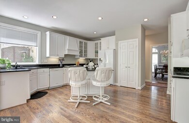 8261 Private Ln, Annandale, VA 22003 - photo 5