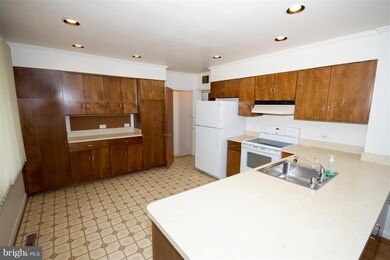 7808 Ruxway Rd, Towson, MD 21204 - photo 6