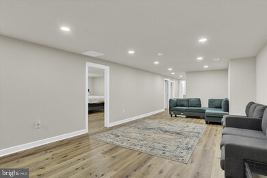 952 E Walnut St, Palmyra, PA 17078 - photo 3