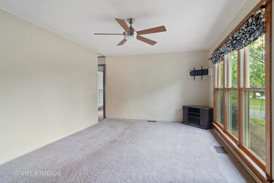 2704 Grouse Ln, Rolling Meadows, IL 60008 - photo 2