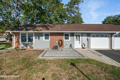 677 New Castle Ct unit B, Lakewood, NJ 08701 - photo 2