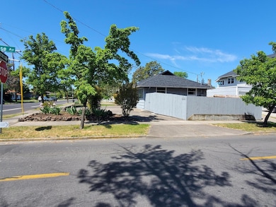 1204 W Main St, Medford, OR 97501 - photo 4