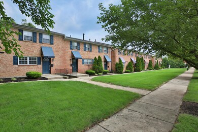 Great neighborhood w/ sidewalk!