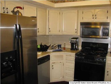 92 Lamped Loop unit 141, Staten Island, NY 10314 - photo 2