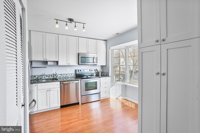 4179 Pleasant Meadow Ct, Chantilly, VA 20151 - photo 4