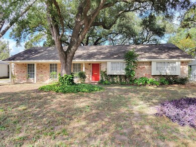 5606 Pine St, Houston, TX 77081 - photo 2