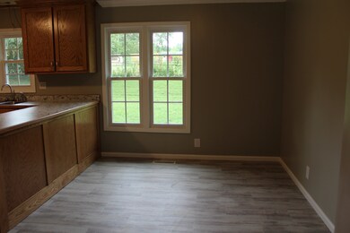 70 Pond St, Tennessee Ridge, TN 37178 - photo 6