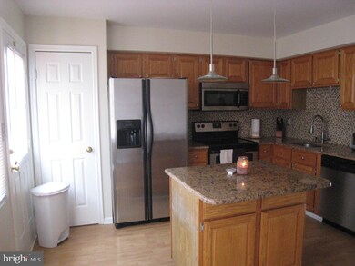 6556 Skylemar Trail, Centreville, VA 20121 - photo 6