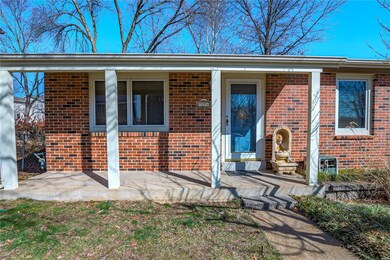Covered front porch!