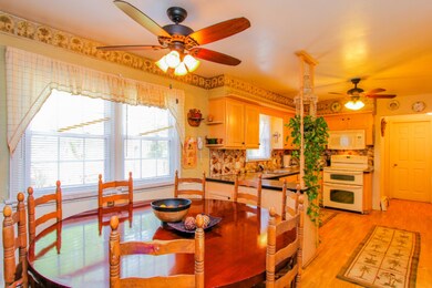 006-Dining_Room-1693691-medium